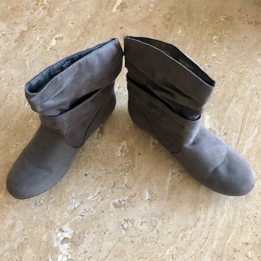 So Sorho Grey Faux-Suede Boots - Size 9 (NWT) - Picture 3 of 10